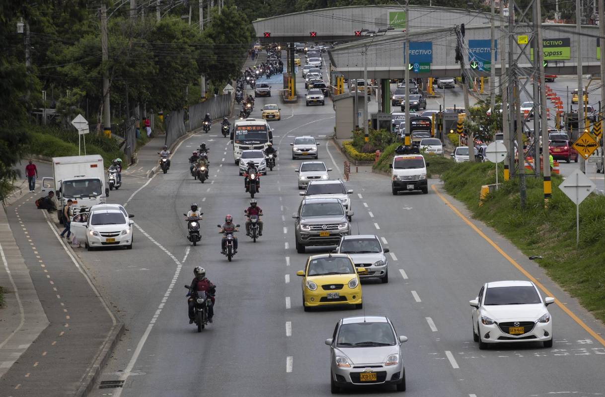 El departamento de Antioquía vivió una jornada plan retorno tranquila según las entidades de transporte, las calles y carreteras estuvieron acompañadas por el Ejército, Policía y Secretaría de Movilidad. Foto Manuel Saldarriaga