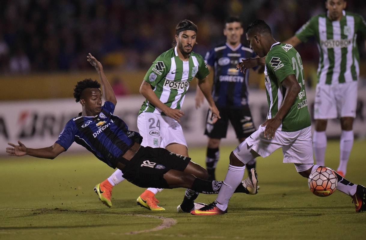 Independiente del Valle, un club que juega en la primera división ecuatoriana hace apenas seis años, recibió a Atlético Nacional en el partido de ida por la final de la Copa Libertadores. FOTO AP 