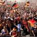 REUTERS - En Berlín, miles de personas se reunieron para ver y celebrar juntas el triunfo de Alemania sobre Argentina.