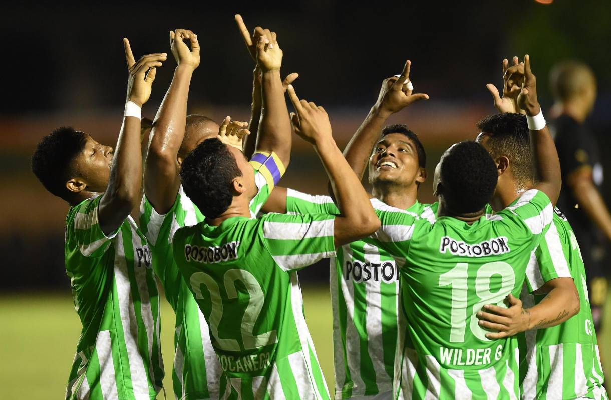 En Salvador, Brasil, Nacional venció por la mínima diferencia a Vitoria, con un gol de Daniel Bocanegra en el minuto 25 del segundo tiempo el verde se clasificó a cuartos de final. FOTO AFP. Fecha 16-10-2014