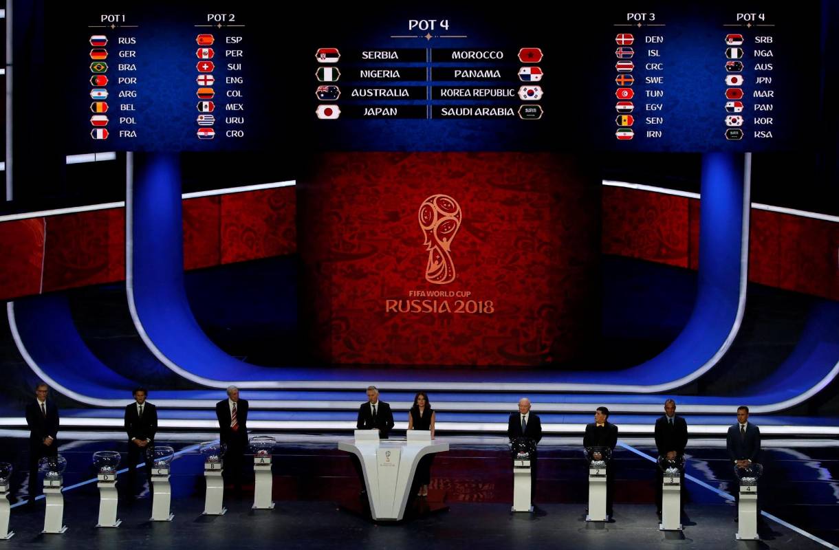 En el Palacio de Kremlin, en Moscú, las 32 selecciones clasificadas conocieron su suerte en la fase de grupos del Mundial. FOTO EFE