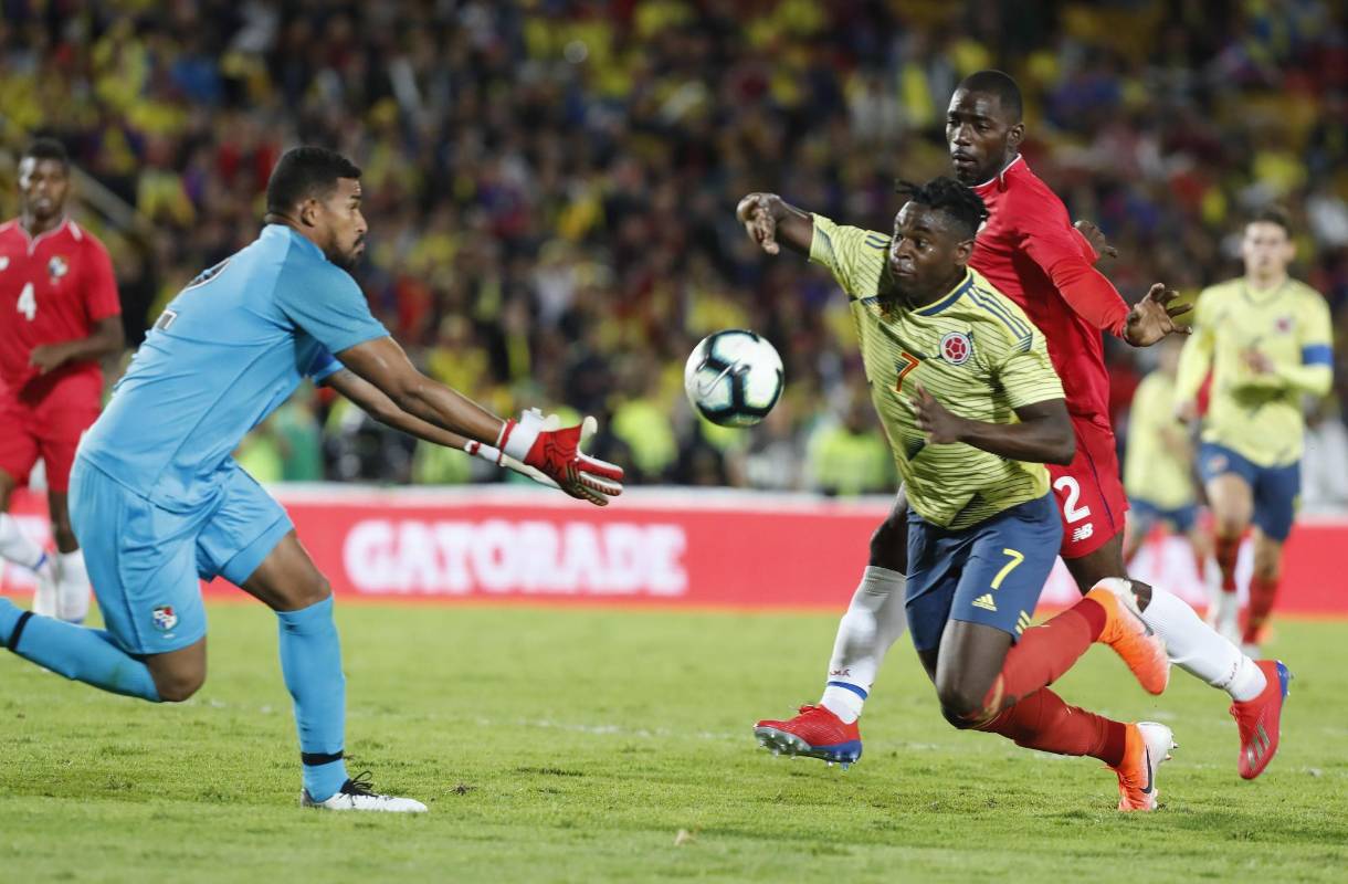 Para el segundo tiempo, el director técnico Carlos Queiroz dispuso de tres variantes, con los ingresos de Duván Zapata, Luis Díaz y Jéfferson Lerma, quienes ocuparon los lugares de Falcao, Muriel y Cuadrado, sustituciones que bajaron el ritmo, pero no la superioridad de los colombianos. FOTO EFE