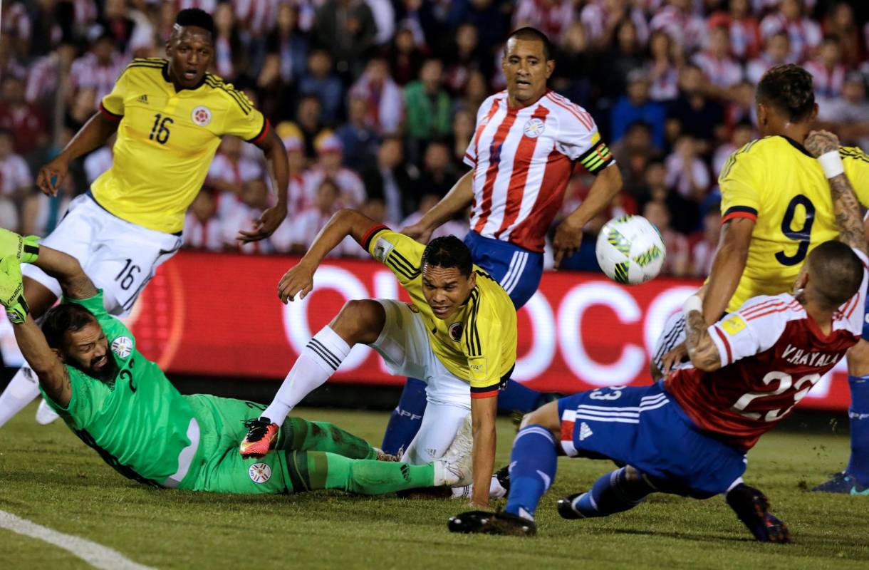Colombia tuvo una de sus ocasiones más claras en la primera etapa cuando Carlos Bacca y Luis Muriel estuvieron cerca de anotar tras un tiro de esquina. FOTO REUTERS