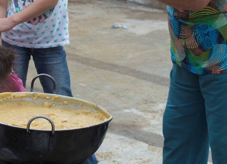 En estas festividades navideñas las situaciones de riesgo con alimentos, fogatas y pólvora son más frecuentes. Se recomienda cuidar especialmente a niños y adultos mayores. FOTO: MANUEL SALDARRIAGA
