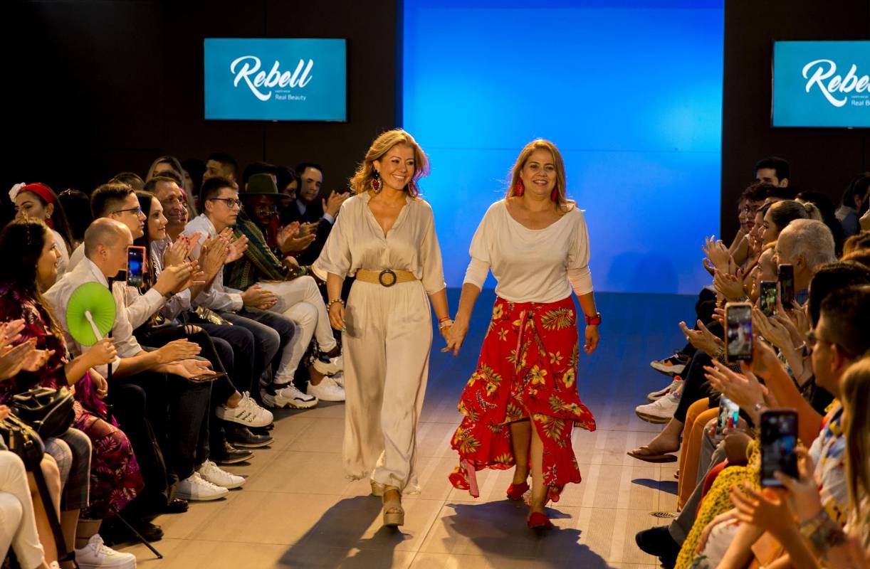 Las hermanas Ana María y Cristina Rendón presentaron su propuesta en El Cubo. FOTO Camilo Suárez 