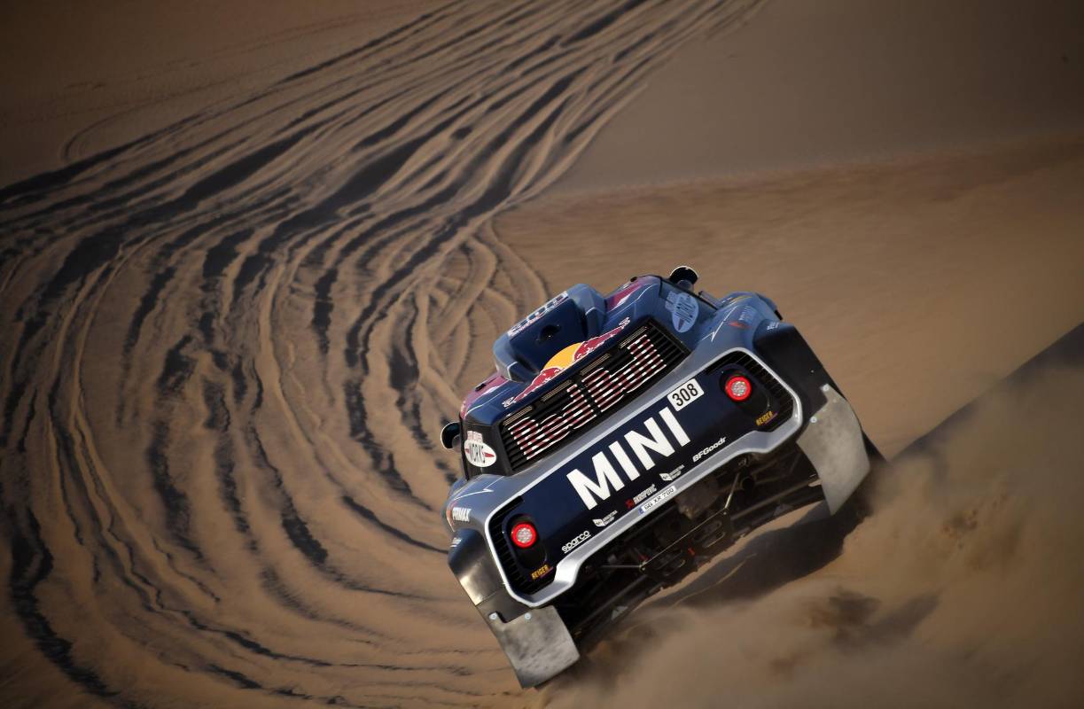 El piloto de Mini, Cyril Despres y su copiloto Jean Paul Cottret de Francia compiten en la Etapa 2 del Dakar 2019 entre Pisco y San Juan de Marcona. Fotos AFP