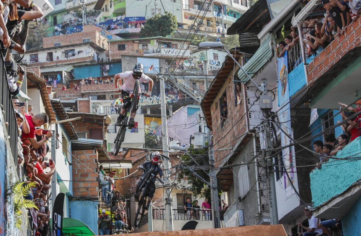 Con la realización de la carrera Downhill Challenge, la organización del Guinness World Records le concedió a Medellín el titulo de la pista urbana de ciclismo más larga del mundo. Foto: Robinson Sáenz