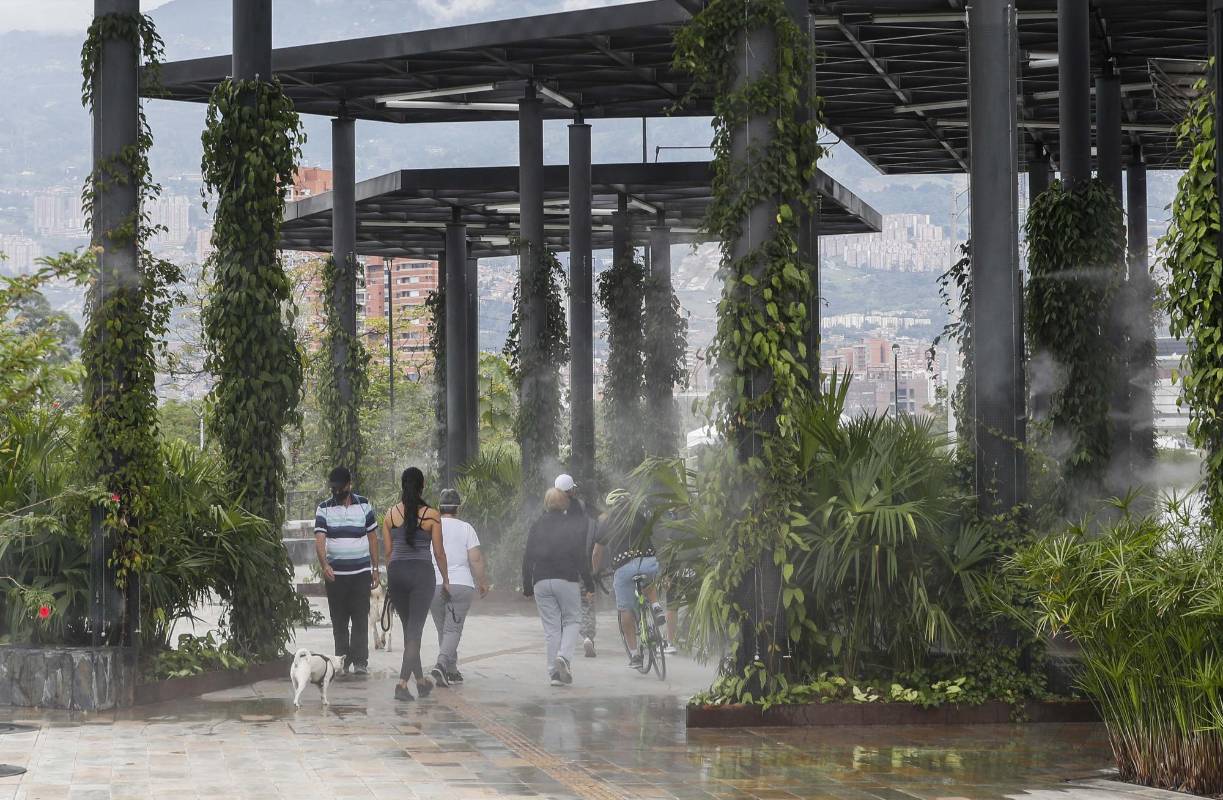 La Alcaldía de Medellín finalizó los trabajos de la etapa 1B (costado oriental) de Parques del Río. Se instalaron los equipos electromecánicos para el funcionamiento del soterrado y se culminó el Parque de Niebla. FOTO MANUEL SALDARRIAGA
