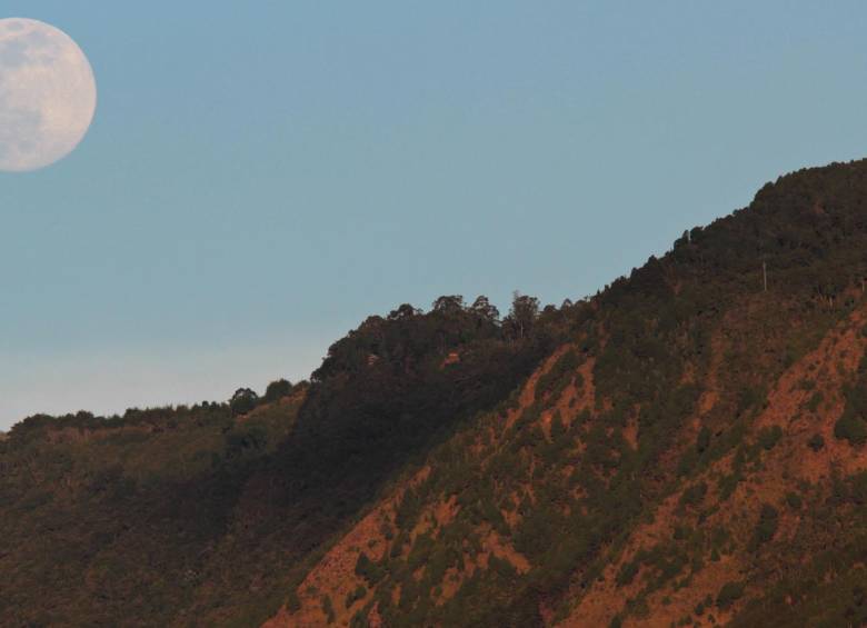 También se le llama Luna de nieve y Luna de tormenta. Foto EL COLOMBIANO