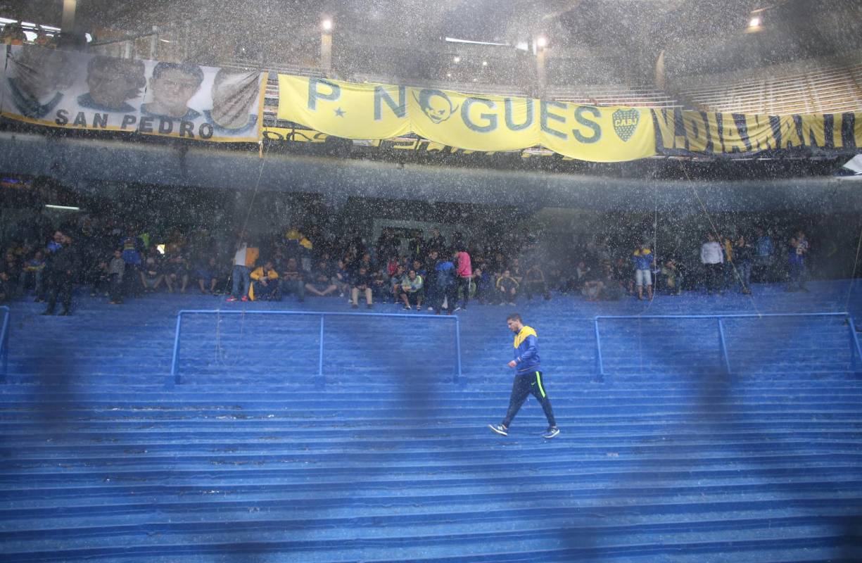 Los chaparrones sobre Buenos Aires complican el juego de ida de la final de la Copa Libertadores de América. FOTO REUTERS