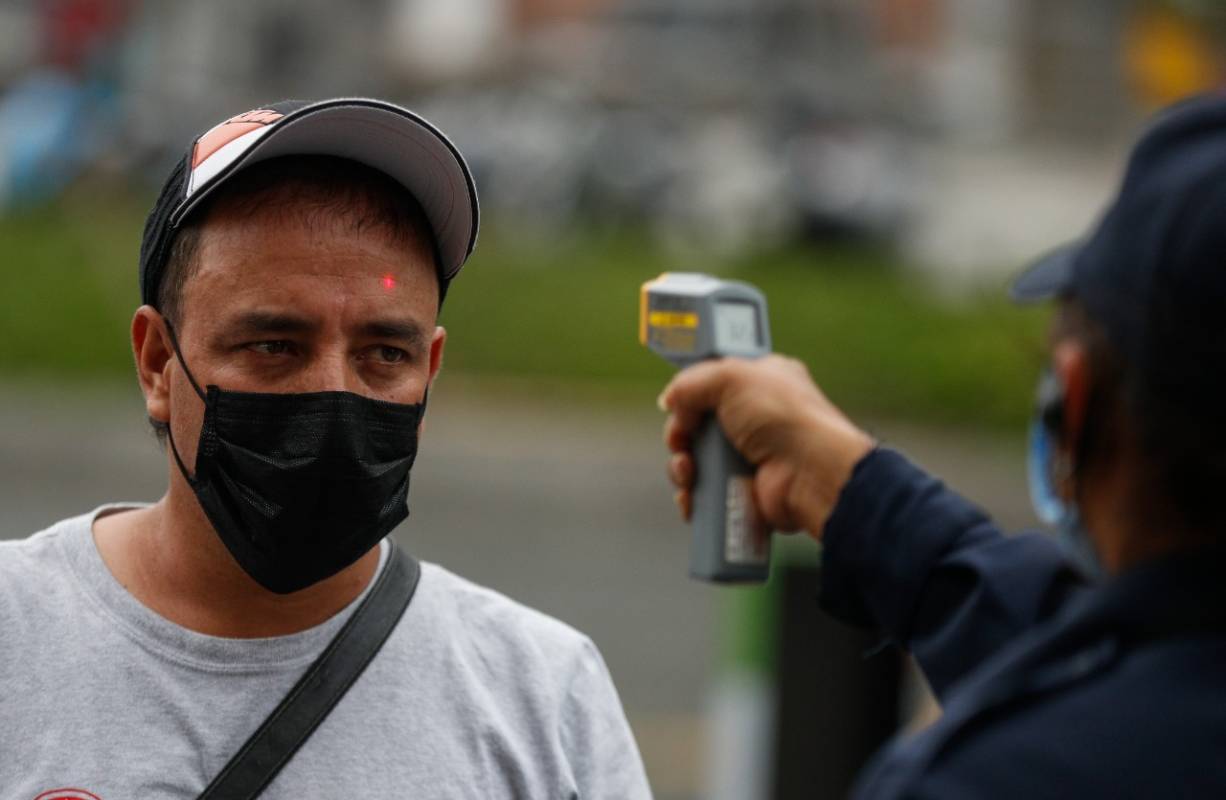 El gerente de Terminales Medellín, Carlos Mario Mejía, afirmó que en la del Sur no se presenta un fenómeno de esta magnitud, aunque también hay presencia de algunas personas. Foto: Manuel Saldarriaga. (Terminal del Sur)