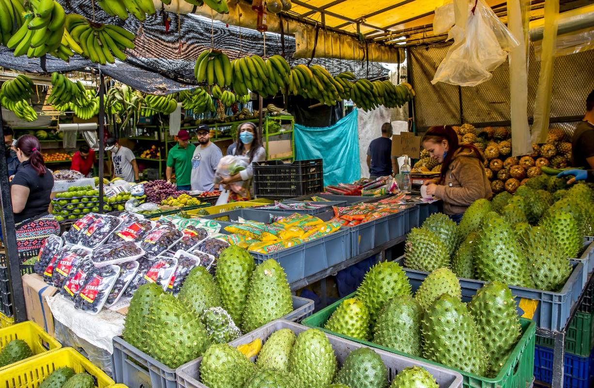 La variedad, los precios y la frescura de los productos son el gran atractivo de la Central Mayorista. Foto Juan Antonio Sánchez