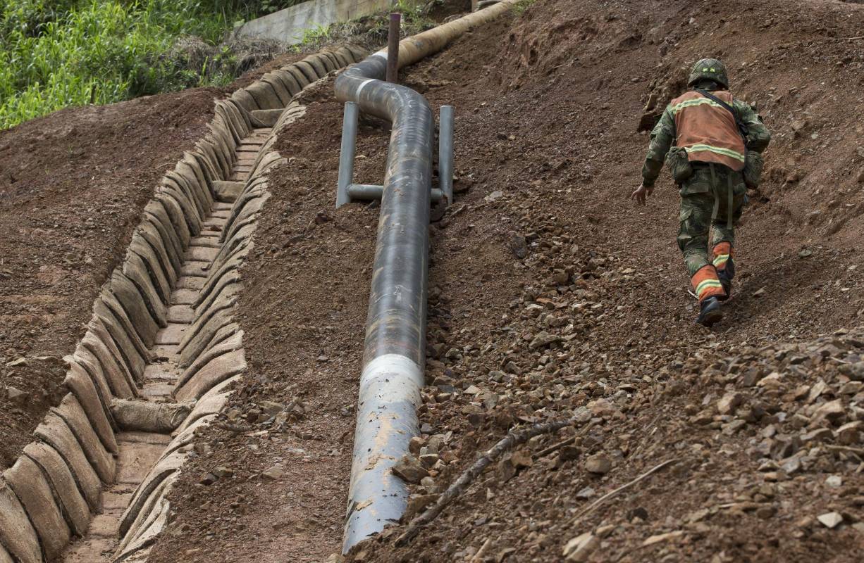 Los tramos más críticos del oleoducto en Tumaco, Barbacoas y Ricaurte, son vigilados por la Fuerza Pública. FOTO: Donaldo Zuluaga.