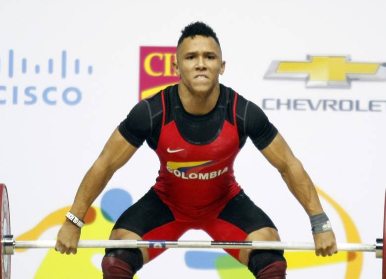 Luis Javier Mosquera, haltero oriundo de Yumbo, hace parte de la nueva camada que se proyecta de gran forma en este duro deporte. Hoy tiene un gran reto: pelear podio olímpico. FOTO colprensa