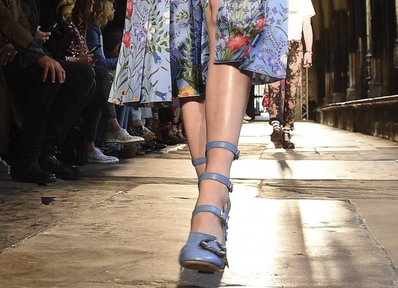 Alicia a través del espejo llega al mundo de la moda