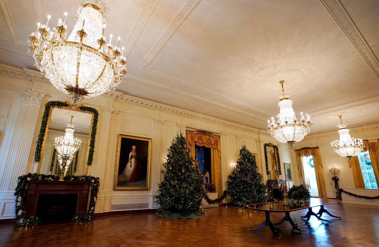 Algunos de los objetos expuestos son la vajilla de Ronald Reagan en la Sala de China o el libro de villancicos de Franklin D. Roosevelt de 1866. FOTO Reuters