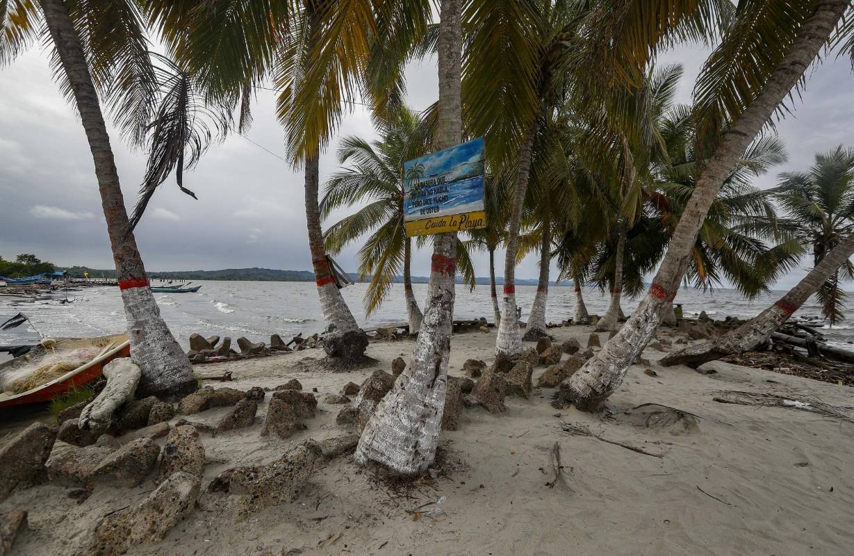 Las Medidas de bioseguridad para volver al mar, implicaran un cambio de mentalidad en la forma de vacacionar con el fin de garantizar el cuidado para evitar contagios de covid . Foto: Manuel Saldarriaga Quintero.