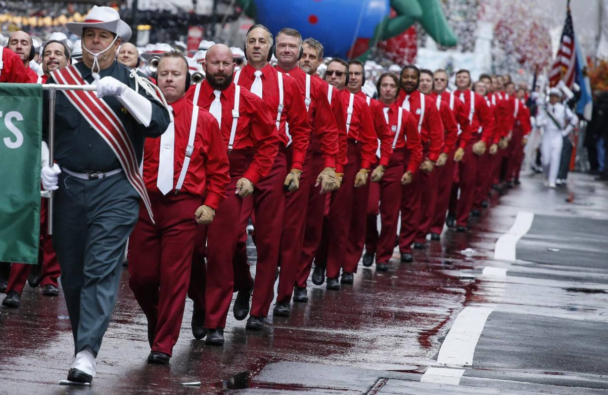 En 1924 los empleados de Macy’s comenzaron con la costumbre de desfilar por las calles de La Gran Manzana. Ahí empezó esta tradición. FOTO AFP