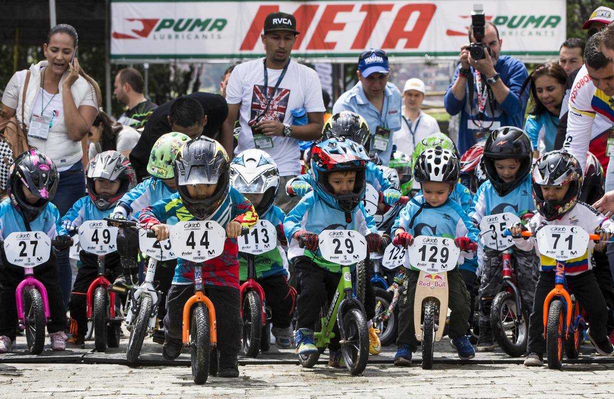 La ternura y la ilusión de los niños se tomó la competencia de push bike del Clásico EL COLOMBIANO. Todos encantaron con su risa y alegría al público asistente. FOTO JAIME PÉREZ