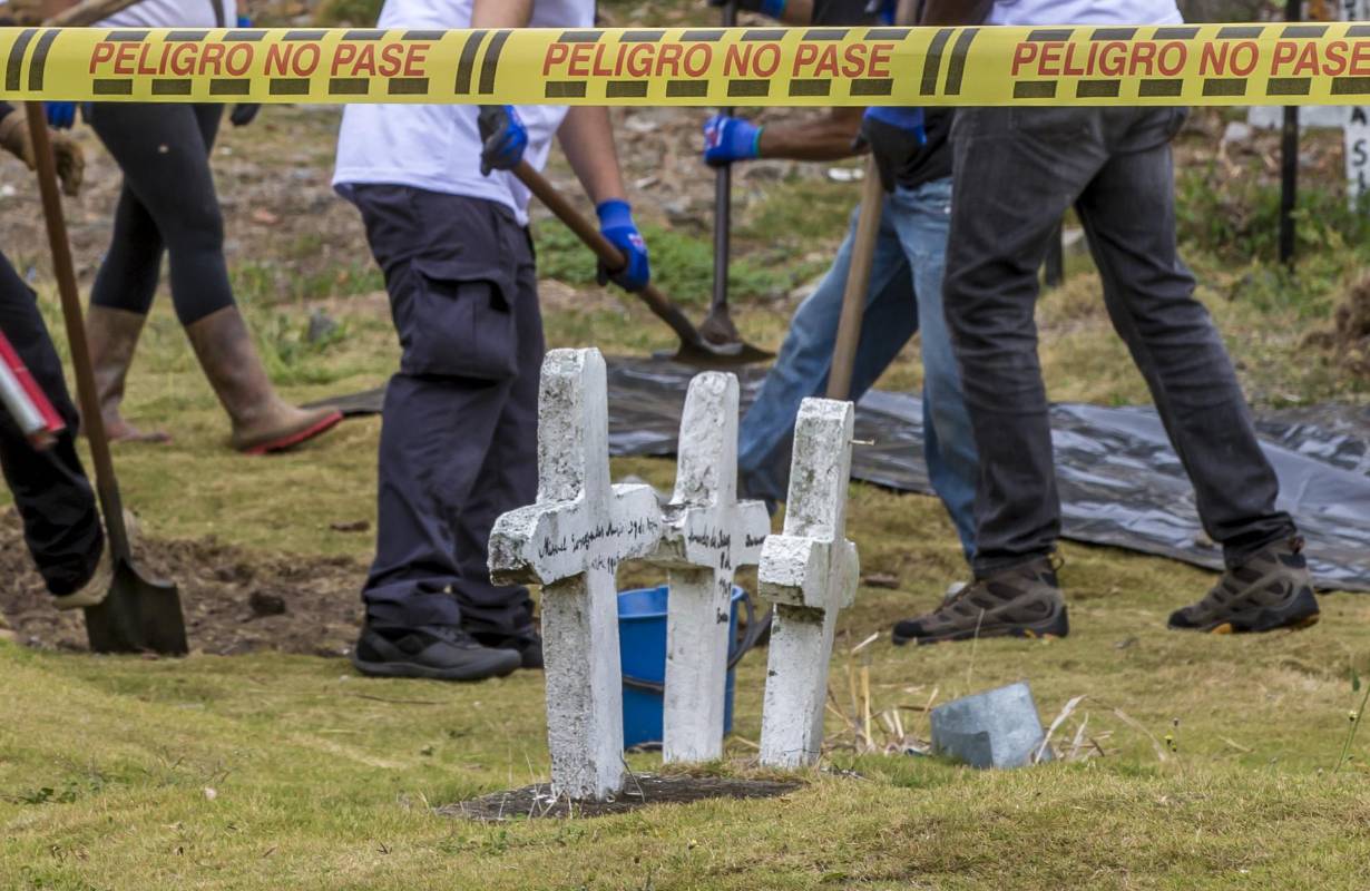 Cuatro días duró esta segunda jornada de inspección y exhumación en el cementerio Las Mercedes de Dabeiba, se encontraron 37 cuerpos. Foto Juan Antonio Sánchez Ocampo
