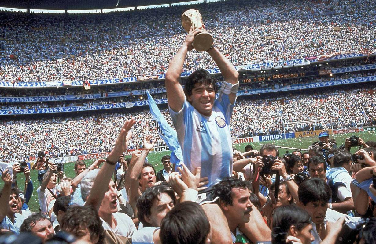 Talentoso como pocos, polémico en lo político, Diego Armando Maradona tuvo una vida de altibajos, desde coronarse campeón del mundo hasta luchar contra las drogas. Foto: AP
