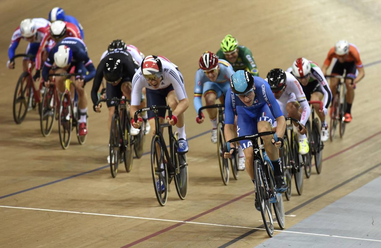 El Mundial de Pista que se disputa en el velódromo de Saint-Quentin-en-Yvelines en Francia. FOTO AFP