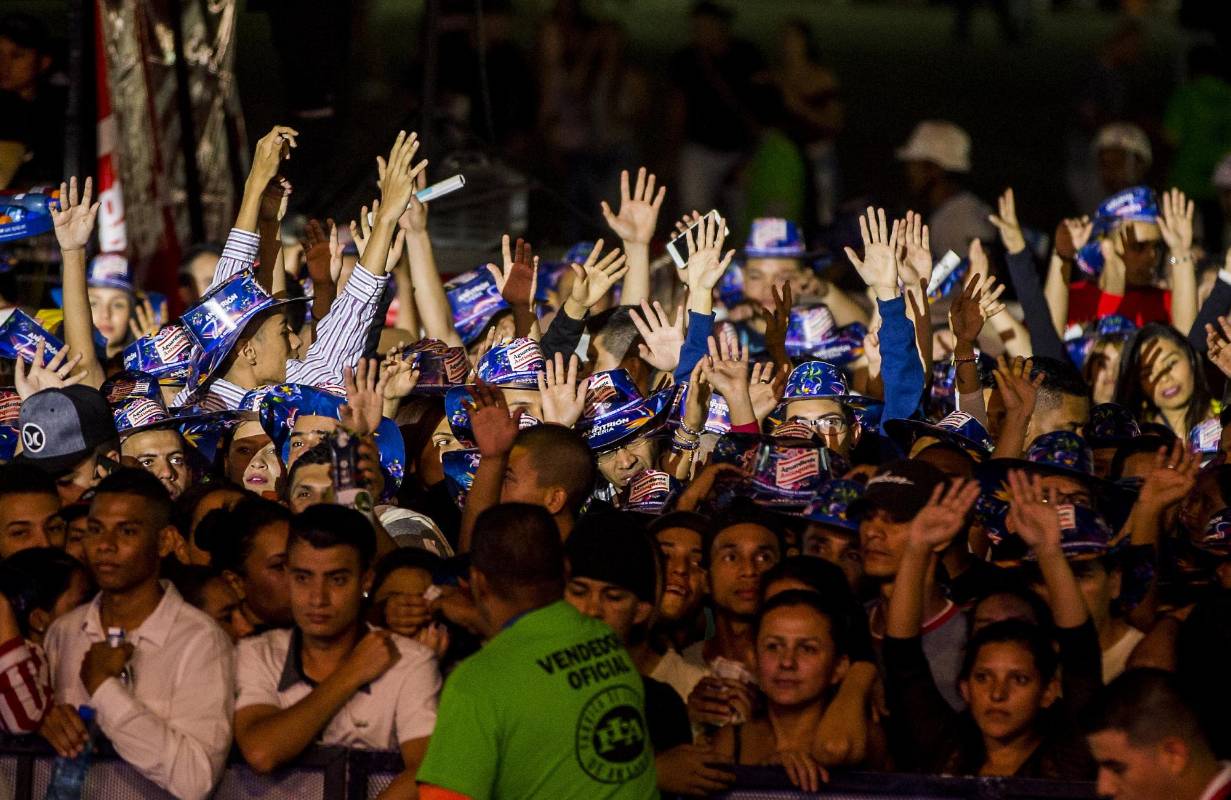Espacios como los tablados populares o el parque cultural nocturno en Plaza Gardel, escenarios de diversión gratuita. Foto: Jaime Pérez