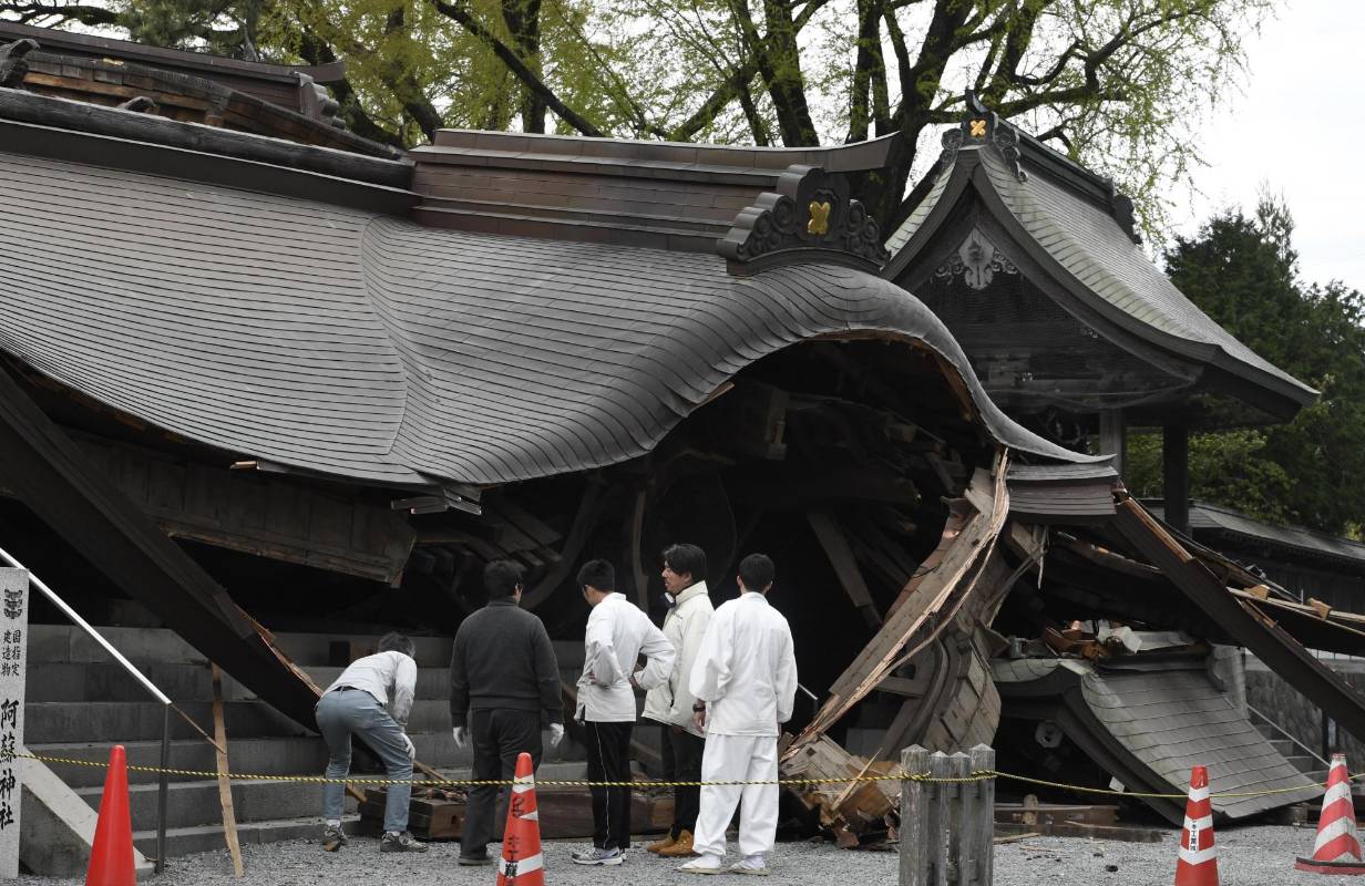 La Agencia Meteorológica de Japón (JMA) consideró que el terremoto del jueves fue el precursor y el de esta madrugada el principal al haber tenido una intensidad 16 veces mayor.