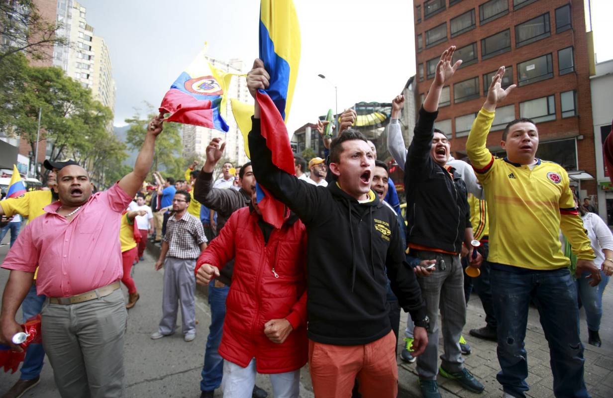 En Bogotá la protesta de taxistas finalizó con disturbios y personas capturadas que será judicializadas en las próximas horas. FOTO REUTERS
