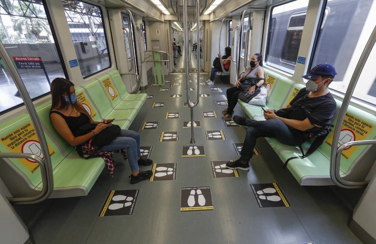 Permitirá un aforo de hasta el 35% en trenes, tranvías, buses y cabinas de metrocable para evitar aglomeraciones. Foto: Manuel Saldarriaga Quintero