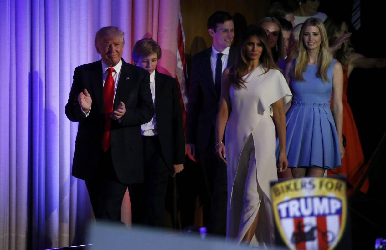 Donald Trump llegó acompañado de su familia. FOTO Reuters