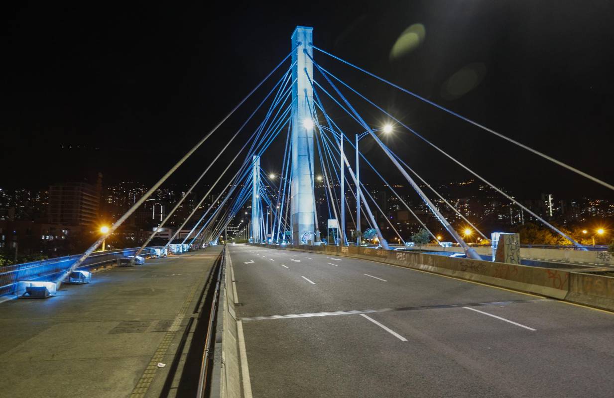 Los 10 Alcaldes del área metropolitana decidieron aplicar ley seca y toque de queda para evitar el contagio del covid-19 en esta época de celebración del día de la madre. Foto: Manuel Saldarriaga Quintero