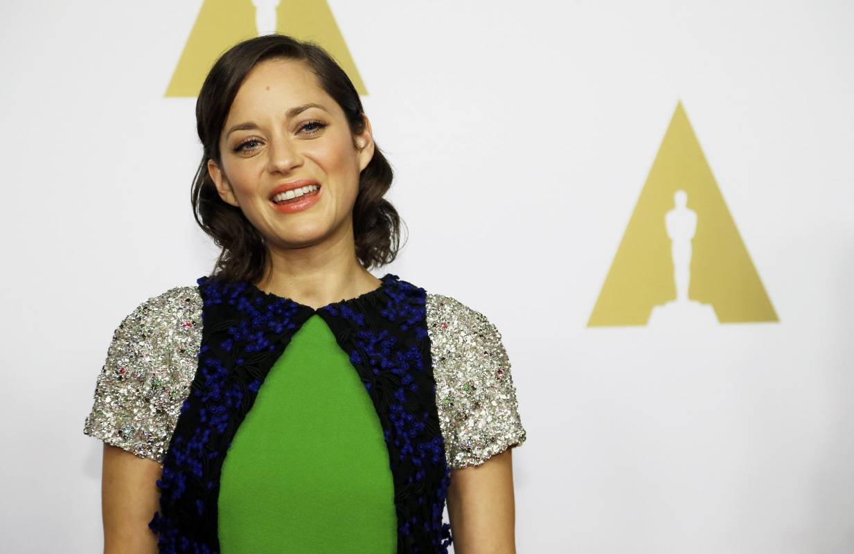 Marion Cotillard festeja con los nominados estar en la categoría de mejor actriz por su actuación en Dos días, una noche. FOTO Reuters