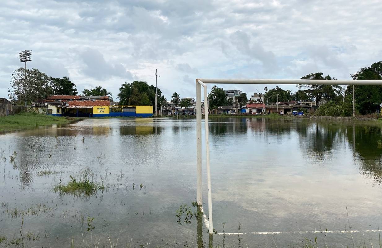 Según reportes del Ideam, 25 departamentos han sido afectados por el mal tiempo. Además de lluvias en la región Caribe, que han afectado a los departamentos de La Guajira, Magdalena, Atlántico, Bolívar, Sucre y César, las fuertes precipitaciones y el aumento del caudal de los ríos se han sentido en el Golfo de Urabá -en Antioquia-, Chocó, los santanderes, Cundinamarca, noroccidente de Boyacá, oriente del Tolima y Huila, así como en Meta, Guaviare, Caquetá, Putumayo y Amazonas. FOTOS AFP, GETTY IMAGES, EFE Y PRESIDENCIA DE LA REPÚBLICA