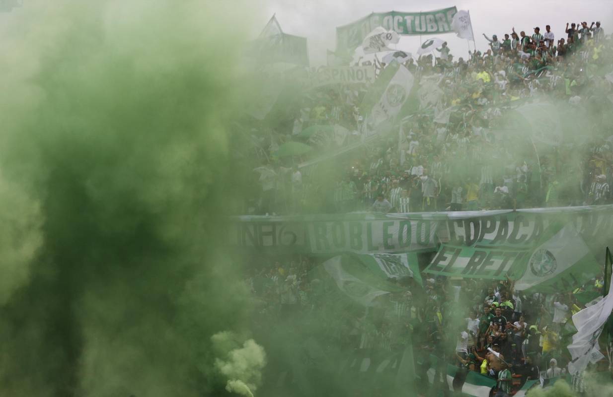Los hinchas verdes respaldaron al equipo desde el inicio del compromiso y salieron felices por el triunfo de Nacional que esta cerca de lograr su clasificación para la gran final. Foto: Manuel Saldarriaga Quintero