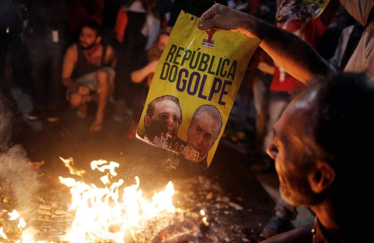 El Senado de Brasil definió el jueves pasado, con 55 votos a favor y 22 en contra, la suspensión temporal de Dilma Rousseff mientras se lleva a cabo un juicio político en su contra. FOTO AP