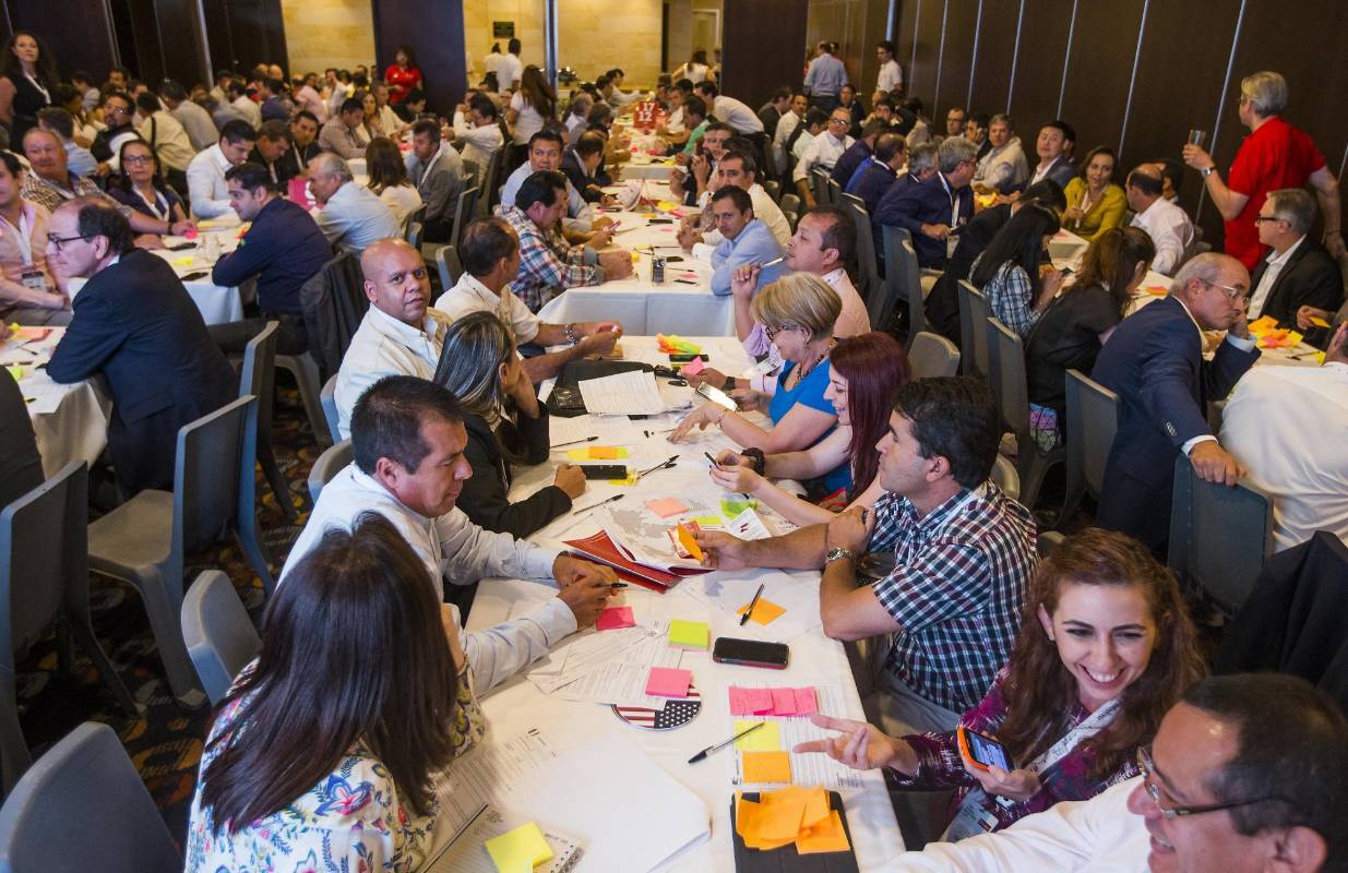 Al foro asistieron 1.200 personas, provenientes de 40 países, que abordaron asuntos como la sostenibilidad del mundo cafetero. FOTO JULIO CÉSAR HERRERA