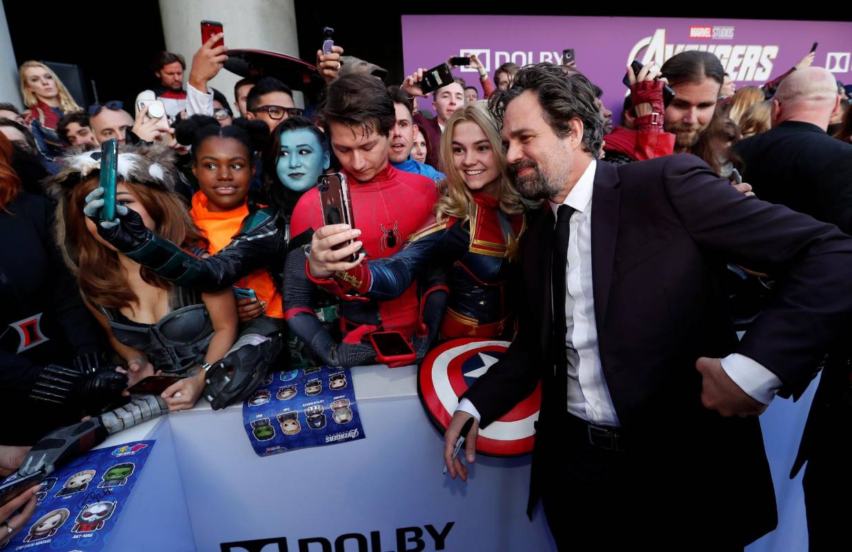 Mark Ruffalo y los fanáticos. FOTO REUTERS/Mario Anzuoni 