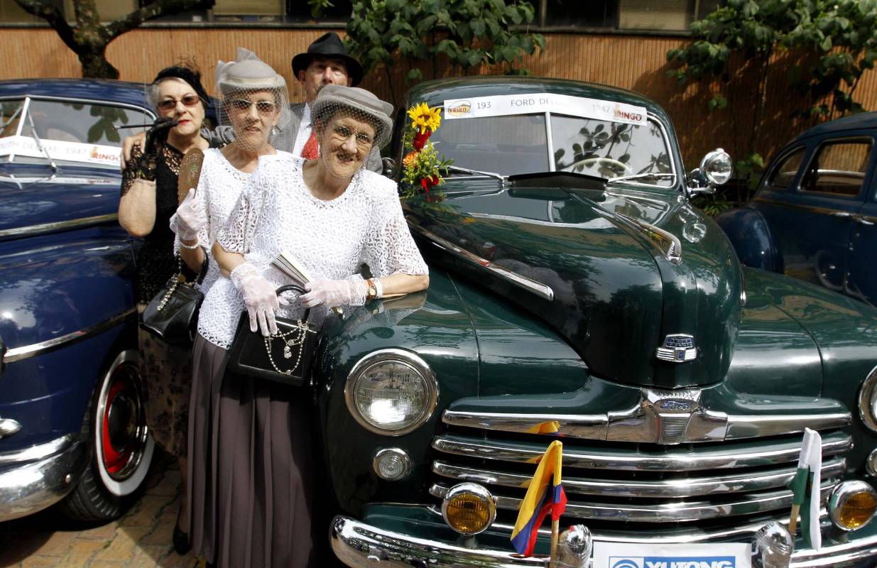 Los atuendos de la época llenaron de colorido y nostalgia el desfiles. FOTO DONALDO ZULUAGA