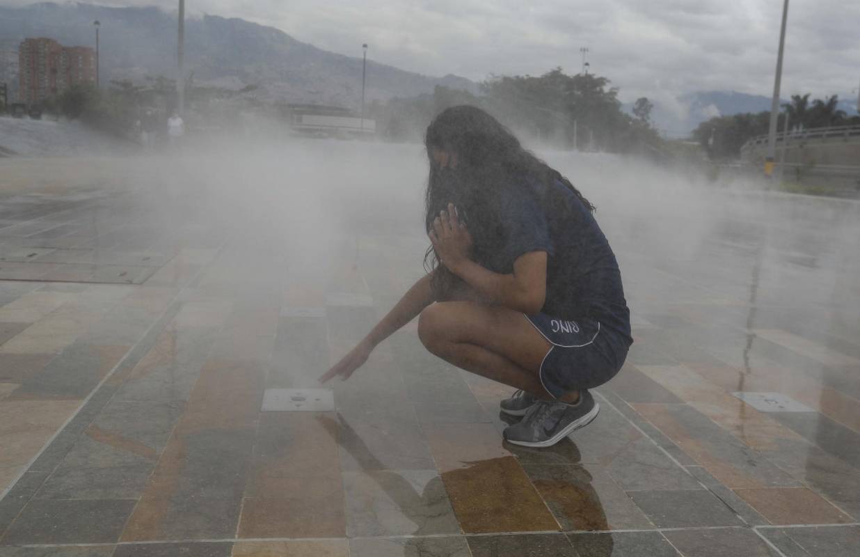 La Alcaldía de Medellín finalizó los trabajos de la etapa 1B (costado oriental) de Parques del Río. Se instalaron los equipos electromecánicos para el funcionamiento del soterrado y se culminó el Parque de Niebla. FOTO MANUEL SALDARRIAGA