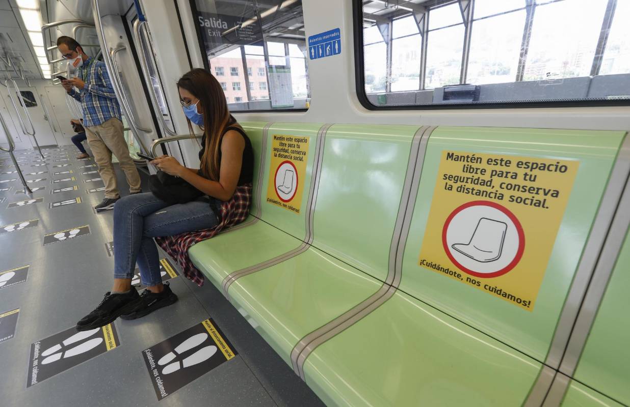 Permitirá un aforo de hasta el 35% en trenes, tranvías, buses y cabinas de metrocable para evitar aglomeraciones. Foto: Manuel Saldarriaga Quintero