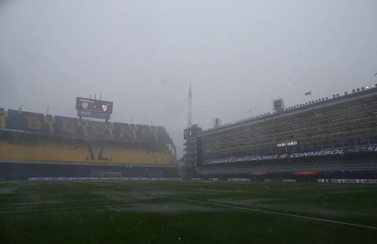 Los chaparrones sobre Buenos Aires complican el juego de ida de la final de la Copa Libertadores de América. FOTO REUTERS