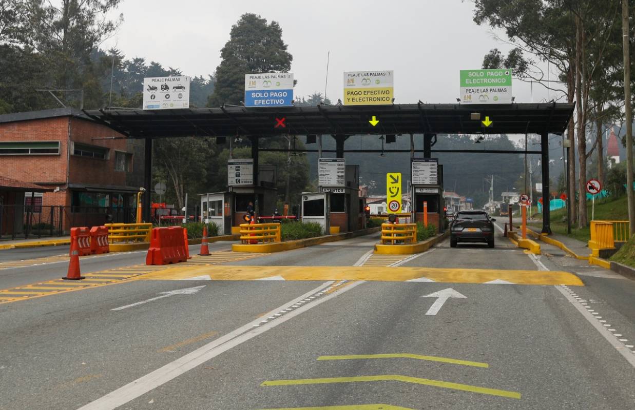  “Estamos altamente preocupados. Dijimos a la ciudadanía que las terminales iban a operar de manera excepcional, en casos que tuvieran que ver con salud, despacho de víveres, o de personas con permisos especiales para desplazarse entre ciudades y municipios”, expresó. Foto: Manuel Saldarriaga. (Terminal del Sur)