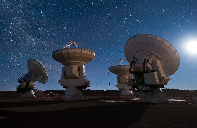 Esta es una panorámica del radioteloscopio Alma, con el que se hizo la detección del disco giratorio. Foto: ESO/B. TAFRESHI (TWANIGHT.ORG)