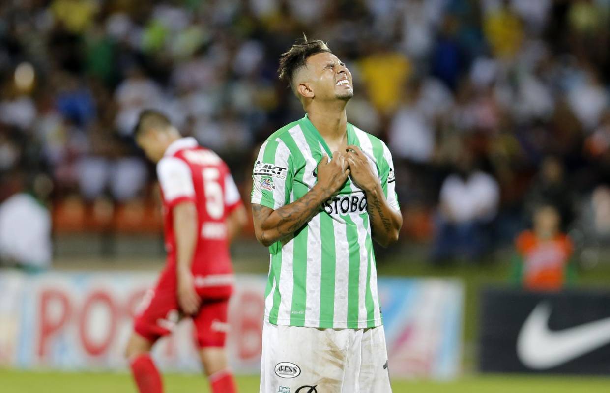 Edwin Cardona tuvo una opción clara de adelantar al equipo en el marcador, pero el balón se estrelló en los palos. FOTO JUAN ANTONIO SÁNCHEZ