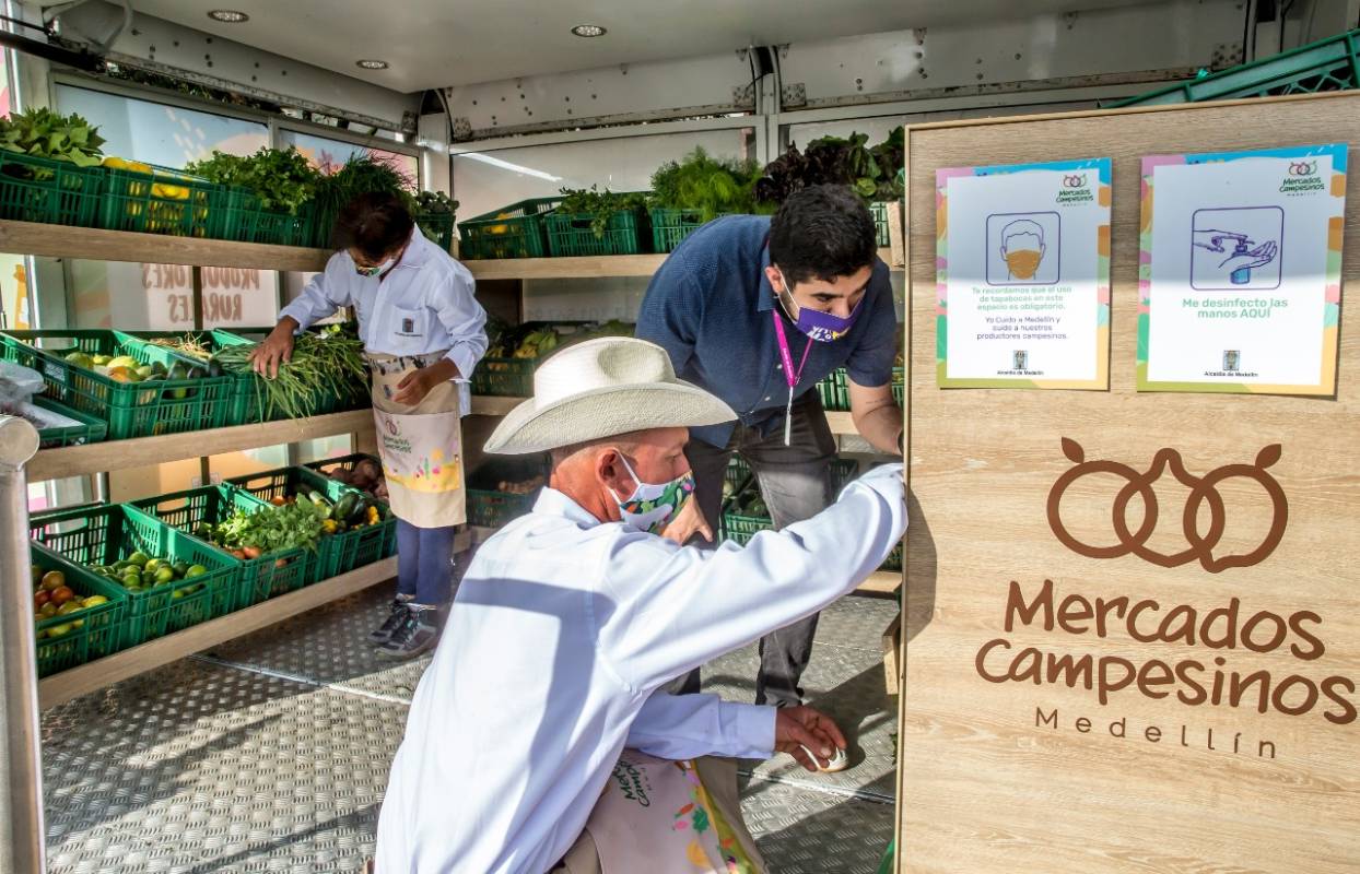 El programa Mercados Campesinos congrega a más de 200 productores de los cinco corregimientos de la ciudad Foto: Juan Antonio Sánchez