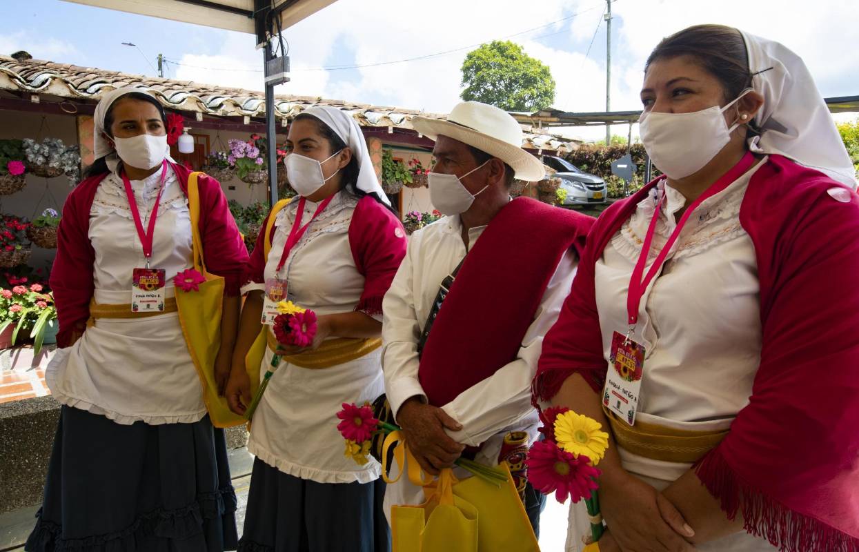 La edición 2020 de la Feria de las Flores se mantiene. La mayoría de las actividades se realizarán a la distancia para evitar aglomeraciones. Será una feria virtual, sin precedentes en la cuidad. Los silleteros siguen siendo los protagonistas. FOTO MANUEL SALDARRIAGA QUINTERO
