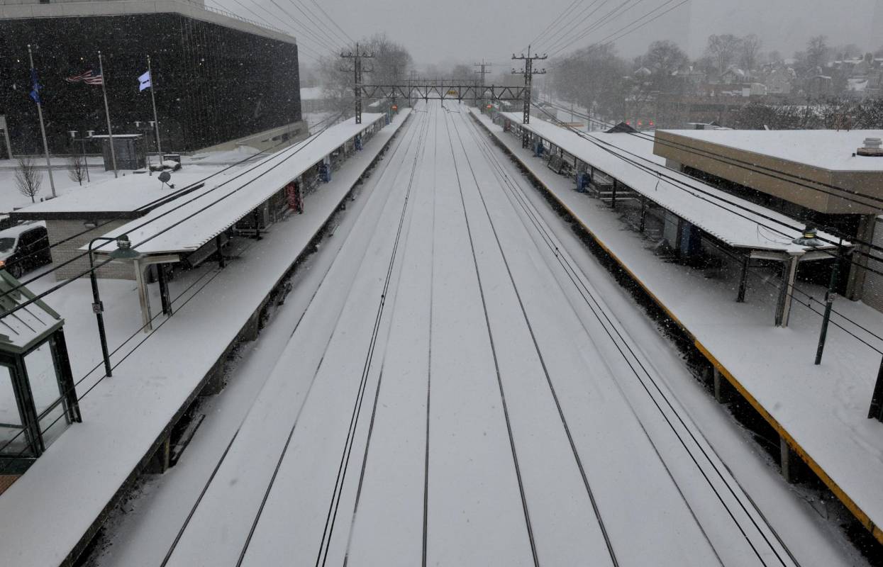 El Servicio Nacional Meteorológico (SNM) degradó el alerta de tormenta para gran parte de la ciudad a una “advertencia de clima invernal”. (Greenwich, Connecticut) FOTO AFP