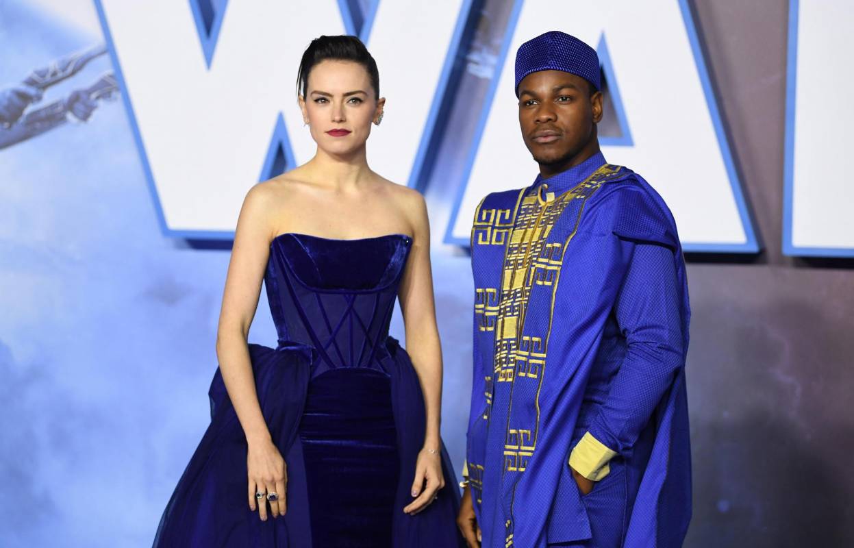 Daisy Ridley y John Boyega, protagonistas de la cinta. Foto Tolga Akmen - Afp