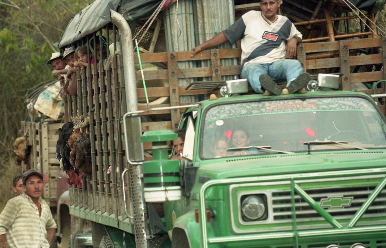 Tras la masacre, muchos pobladores huyeron del corregimiento. Hoy la mayoría de esas personas siguen afuera de El Salado, en 20 años no han encontrado las condiciones para retornar .Foto: Archivo El Colombiano. 